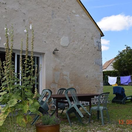 Bed and Breakfast Au Calme Houssay  Экстерьер фото