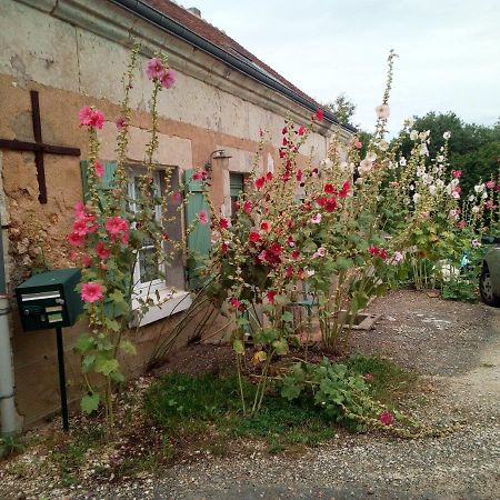 Bed and Breakfast Au Calme Houssay  Экстерьер фото