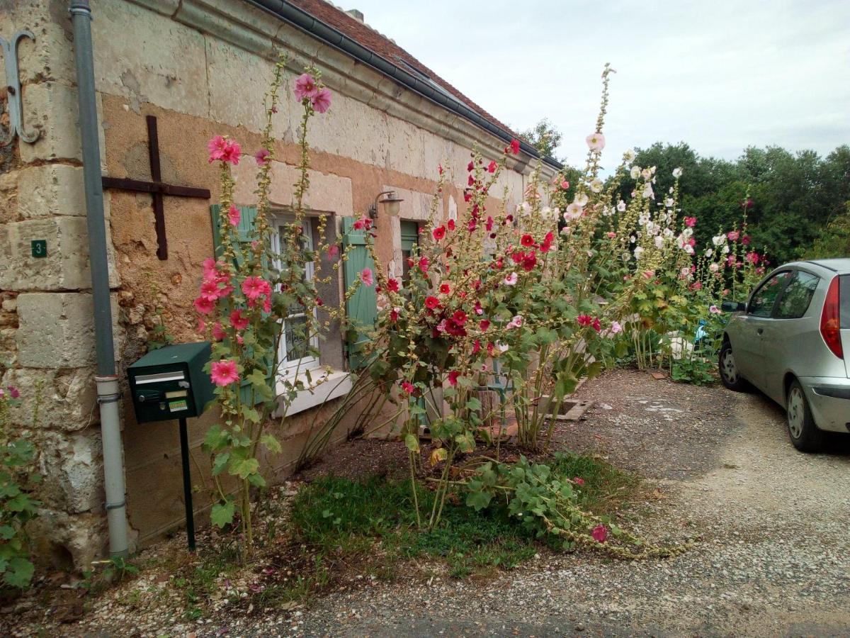 Bed and Breakfast Au Calme Houssay  Экстерьер фото